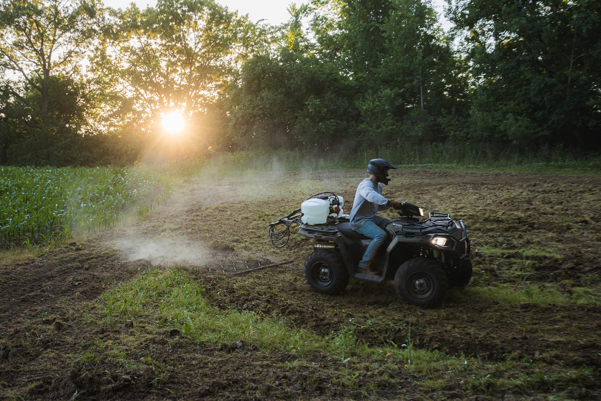 Polaris Sportsman Unkrautbekaempfung