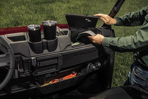 Polaris Ranger Crew Staufächer in der Fahrerkabine