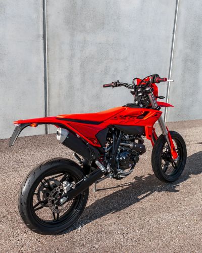 BETA RR Motard 4 T 125 T rechts hinten