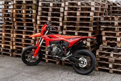 BETA RR Motard 4 T 125 T links hinten