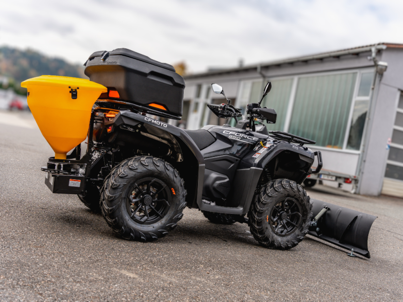 CFORCE 450 S mit Schneeschild & Salzstreuer